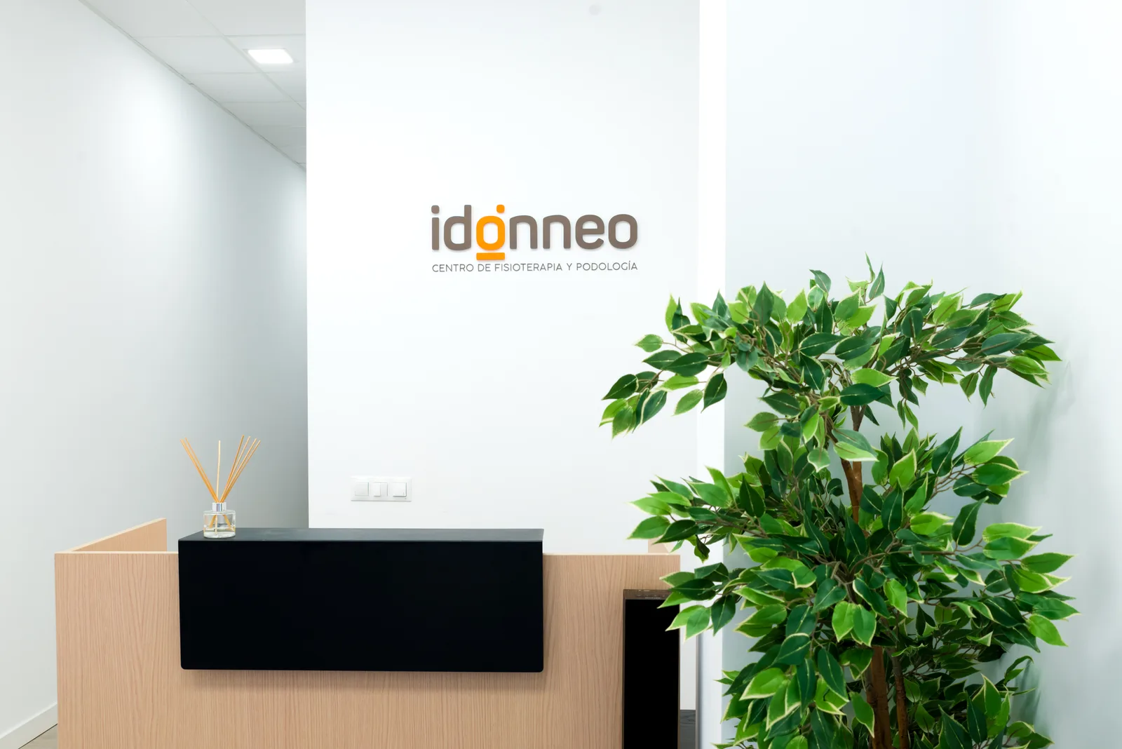 Recepción de la clínica Idónneo en Madrid